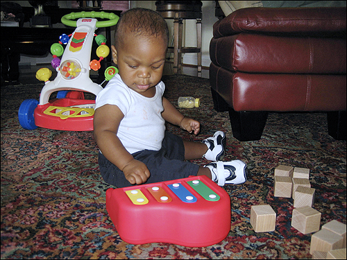 Maji plays with piano toy